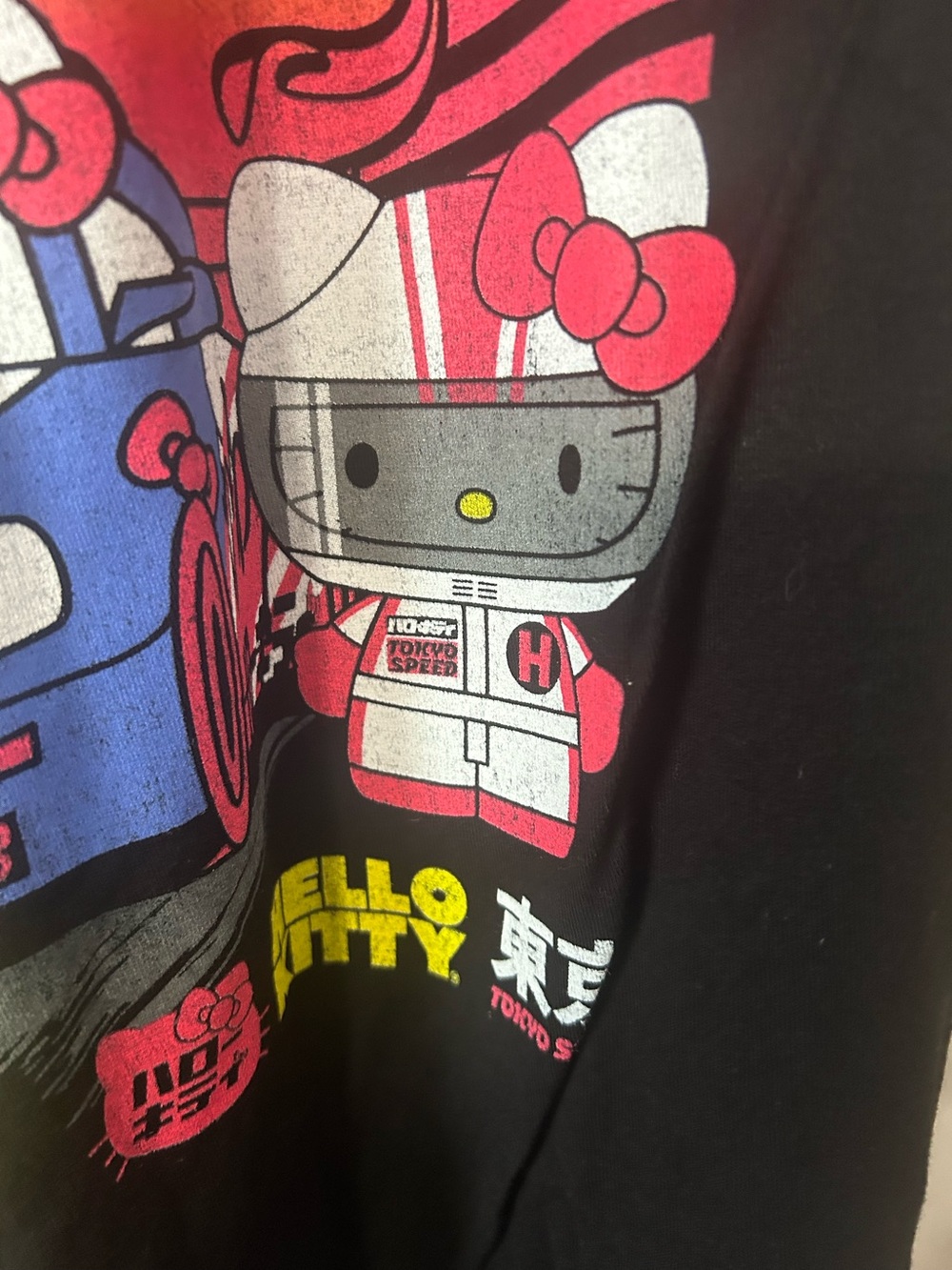 Women’s No Boundaries Shorts w/ Hello Kitty Shirt 2x - Picture 4 of 8